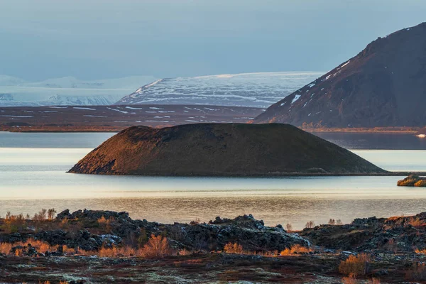 Iconic volcanic crater over Myvatn lake in Iceland — Stock Photo, Image
