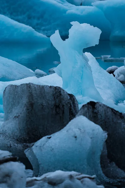 Buz yığını gökyüzüne haykırıyor. — Stok fotoğraf