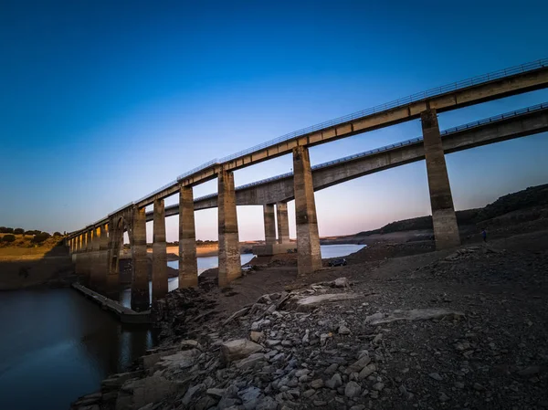 Farklı seviyelerde köprüler ve geniş bir bakış açısıyla büyük kuraklık. — Stok fotoğraf
