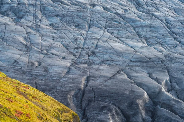 Massive crevassed glacier background texture over the hillside — ストック写真
