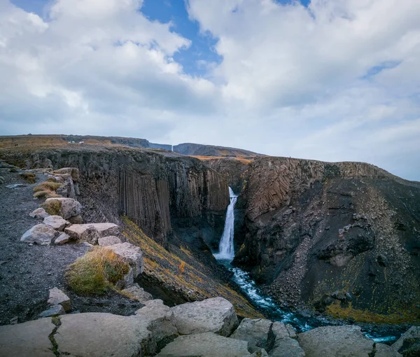 Iconic basaltic double waterfall panorama in Iceland — Foto Stock