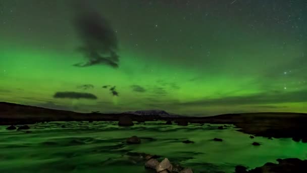 Green northern lights over the river time lapse — Stockvideo