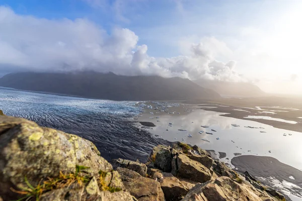 Viewpoint Rocks Massive Glacier Clouds Ray Lights — Stock Photo, Image