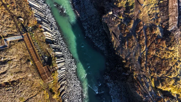 Drone Syn Järn Synvinkel Toppen Den Basaltiska Kanjonen Med Grön — Stockfoto
