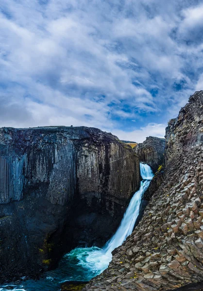 Bazalt Sütunları Yakın Panorama Ile Litlanefoss Şelalesi — Stok fotoğraf