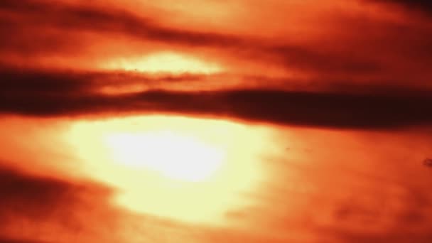 Sonne Und Wolken Hintergrund Bei Sonnenuntergang Mit Hellen Verschwommenen Farben — Stockvideo
