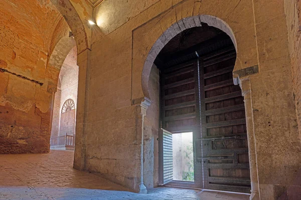 Long Exposure People Alhambra Dark Entrance — Foto de Stock