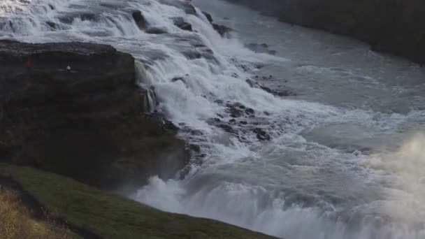 Gullfoss Massive Waterfall Tourists Hiking Close Water Iceland — ストック動画