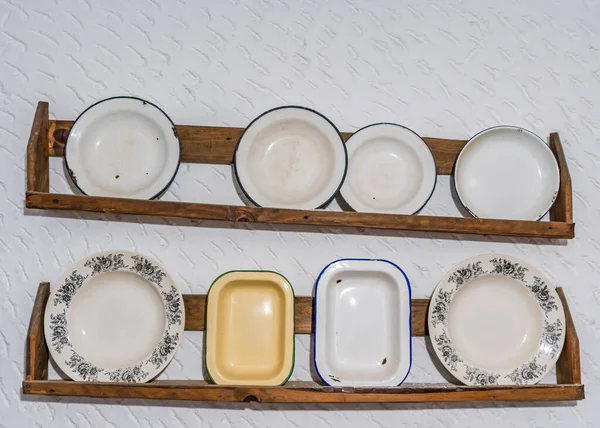 Old Antique Dishware White Wall — Fotografia de Stock