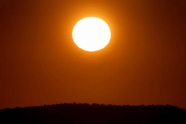 Turuncu Gökyüzü Güneş Dağın Tepesi — Stok fotoğraf