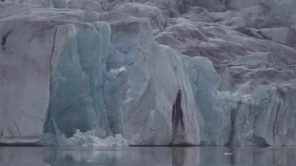 Spectacular Long Shot Closeup Glacier Tongue End Cracks — 图库视频影像
