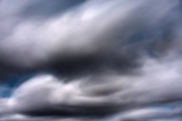 Long Exposure Sky Covered Dark Clouds Bottom View — Stock Photo, Image