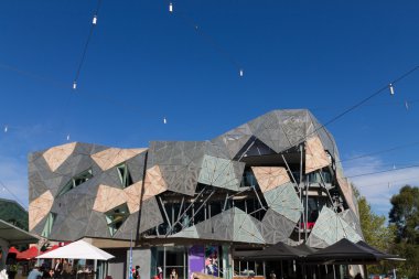 Melbourne Federasyonu meydanı mavi gökyüzü, Melbourne en çok ziyaret edilen konumlar biri