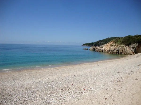 Παραλία ποτάμι, Χειμάρρα χωριό, Νότια Αλβανία — Φωτογραφία Αρχείου