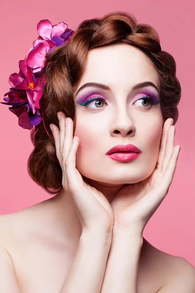 Mujer con sombrero rosa — Foto de Stock