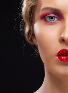 Kız closeup yarım yüz portresi