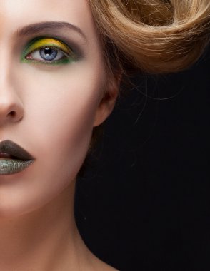 Kız closeup yarım yüz portresi