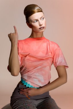 Tasarım elbiseleri kız portresi