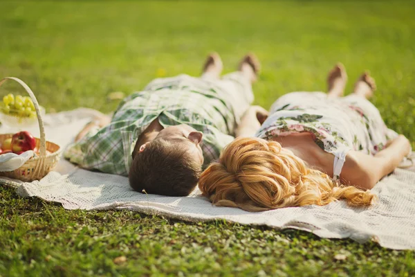 Couple on summer picnic — Stock Photo, Image