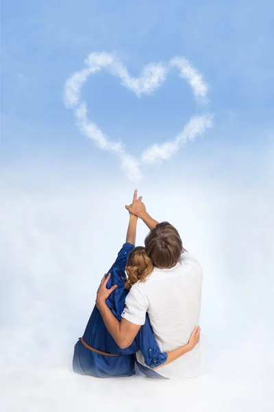 Couple drawing heart in the sky — Stock Photo, Image