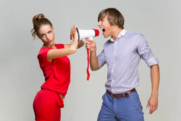 Young man screaming at girlfriend — Stock Photo, Image