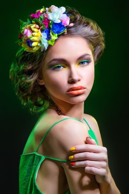 Güzel bir kızın portresi