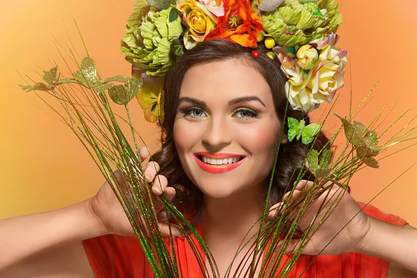 Meisje met bloem hoofdband — Stockfoto