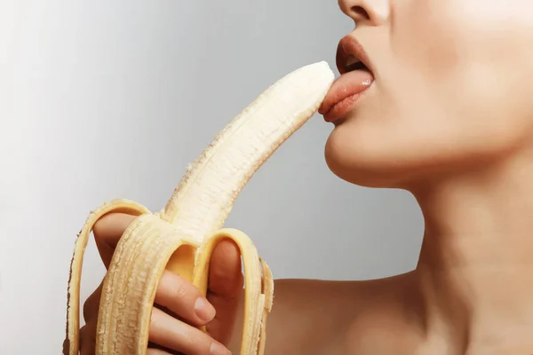 Sexy Girl Licking Ripe Delicious Banana Contraception Pleasure — Stock Photo, Image