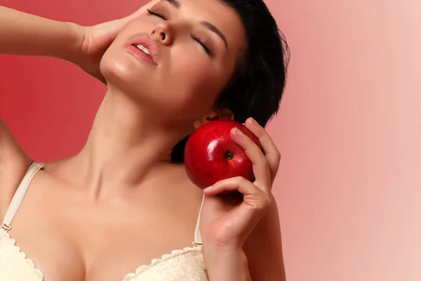 Sexy Chica Con Grandes Pechos Sujetador Con Manzana Roja Mano —  Fotos de Stock