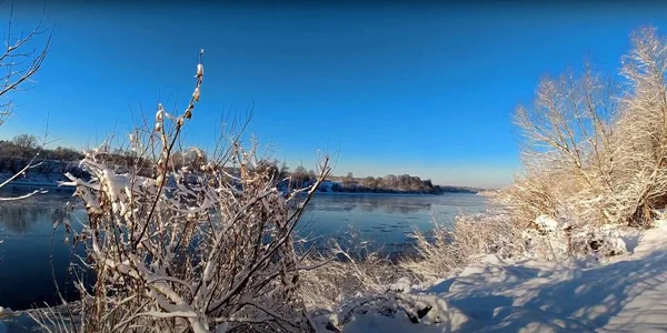 Rivier Winter Bij Sneeuwweer — Stockfoto