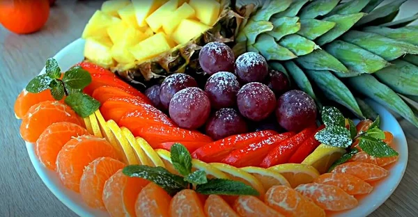 Surtido Frutas Frescas Una Bandeja —  Fotos de Stock