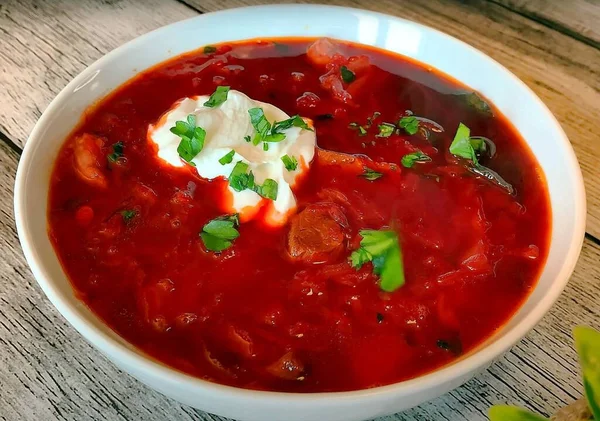 Borscht Weißen Teller Auf Dem Tisch — Stockfoto