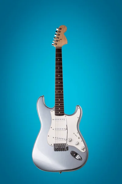 Silver Elektrisk Gitarr Isolerad Blå Bakgrund — Stockfoto
