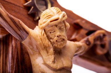 Çarmıha gerilmiş kutsal ahşap haç İsa 'ya yaklaş