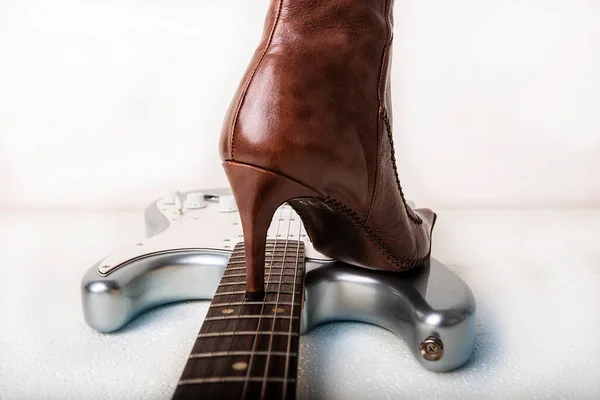 Silver Electric Guitar Brown Women High Heels Boots Isolated White — Stock Photo, Image