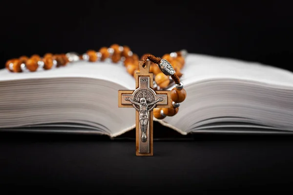 Traditional Christian Holy Religious Wooden Rosary Bible Black Background — Stock Photo, Image