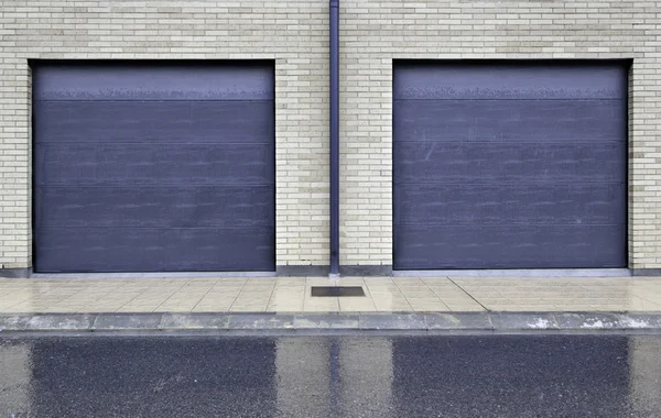 Blå metall dörrar — Stockfoto