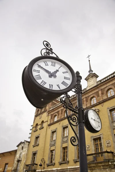 Stadtuhr — Stockfoto