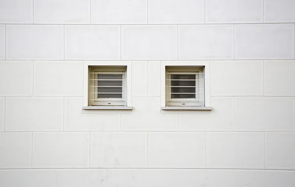 Ventanas en la pared — Foto de Stock