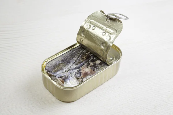 Petrol sardalya konservesi