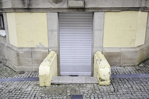 Old door in the city — Stock Photo, Image