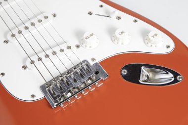 Kırmızı elektro gitar