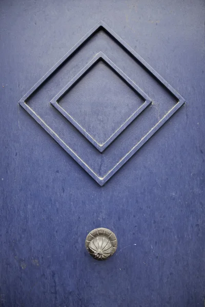 Alte blaue Tür — Stockfoto
