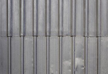 terk edilmiş metal duvar
