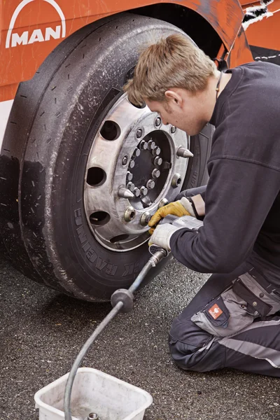 Mechanic competition — Stock Photo, Image