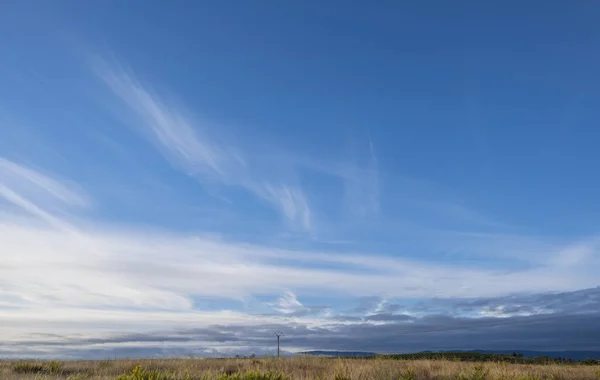 Détail Ciel Avec Nuages Fins Flous Jour Été Chaleur — Photo