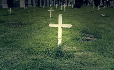 İspanya 'da bir mezarlıktaki eski mezarın ayrıntıları, Hıristiyan geleneği.
