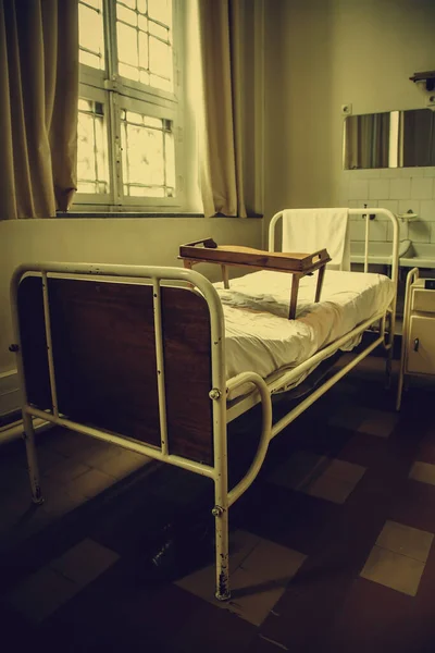 Παλαιό Νοσοκομείο Φορείων Κρεβάτι Λεπτομέρεια Για Τους Ασθενείς — Φωτογραφία Αρχείου