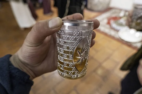 招待费和商业中的阿拉伯茶杯 — 图库照片