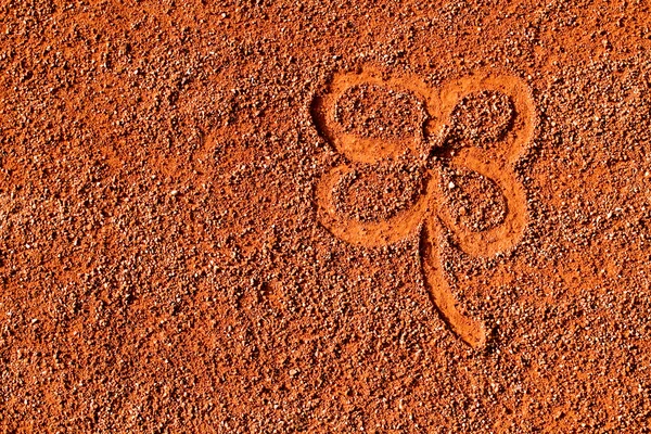 Cloverleaf in the sand — Stock Photo, Image